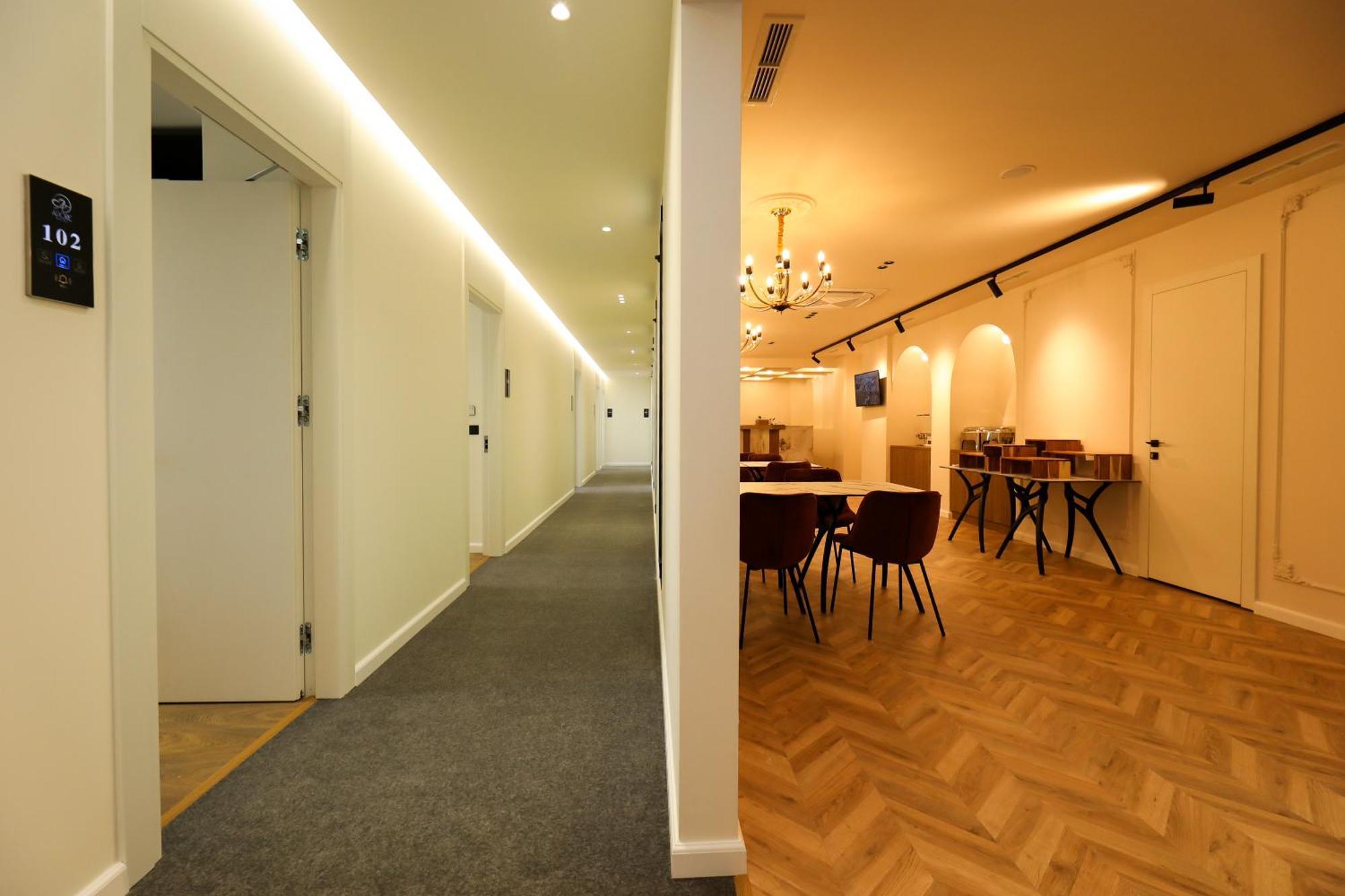 Hotel Adore Vlore Ngoại thất bức ảnh