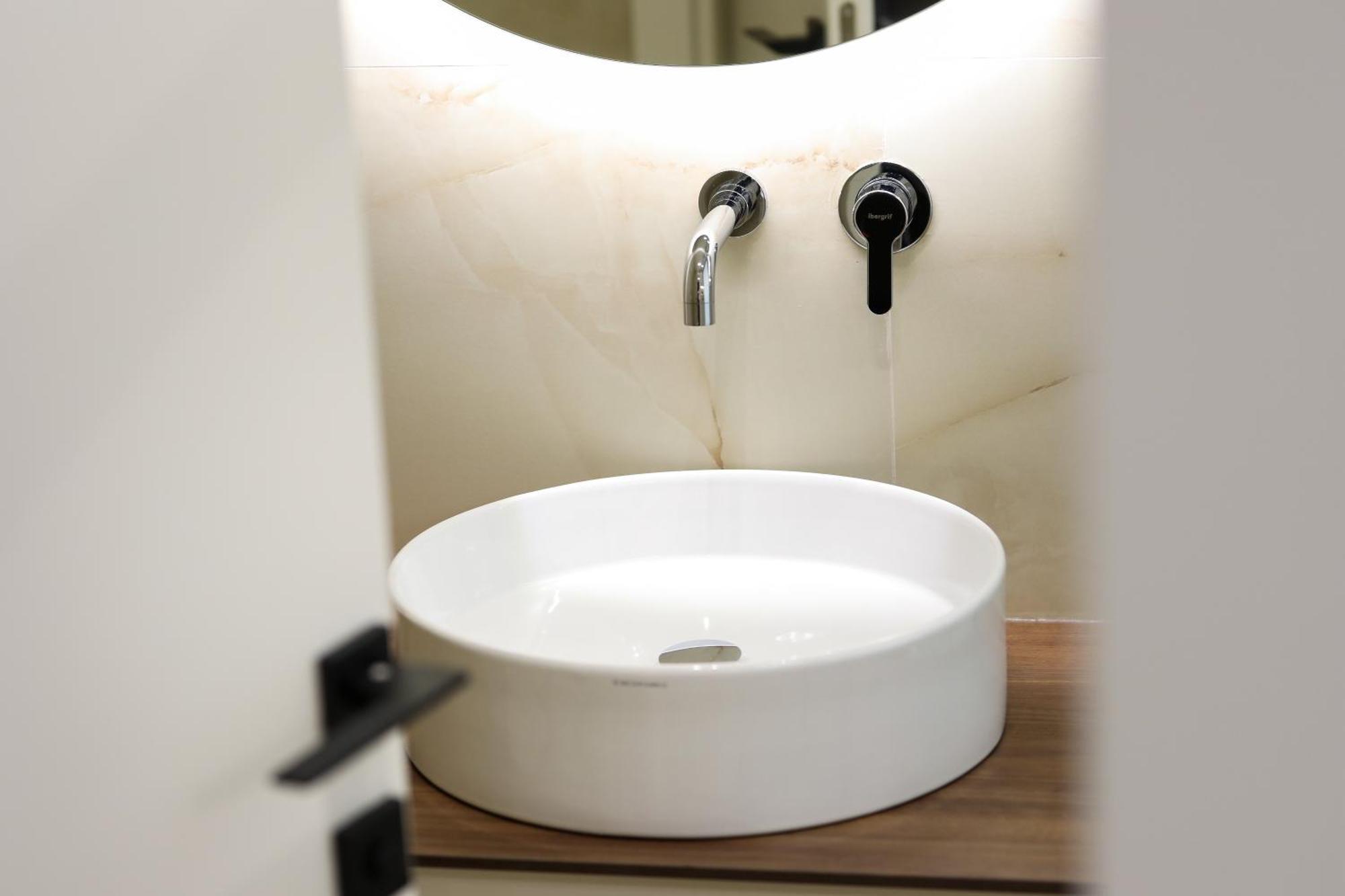 Hotel Adore Vlore Ngoại thất bức ảnh