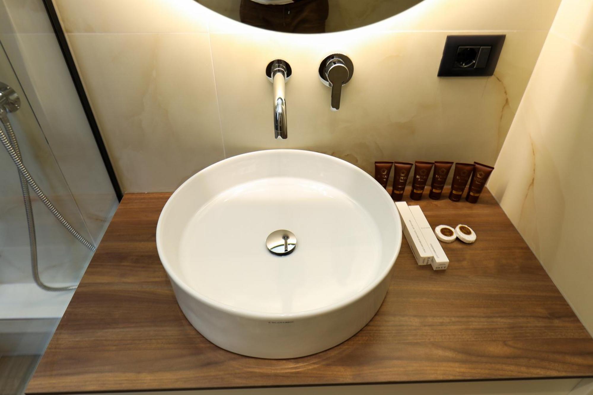 Hotel Adore Vlore Ngoại thất bức ảnh