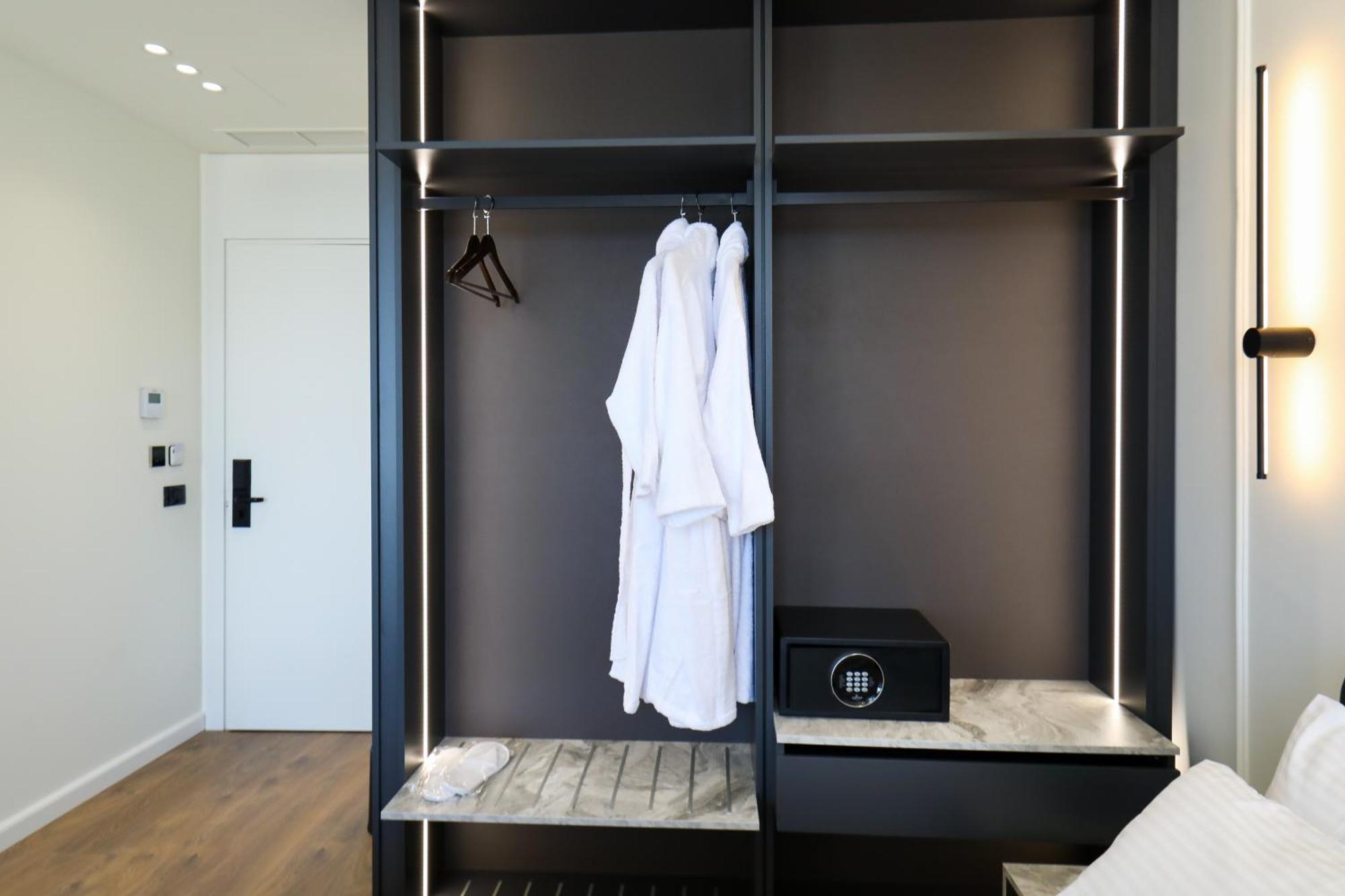 Hotel Adore Vlore Ngoại thất bức ảnh