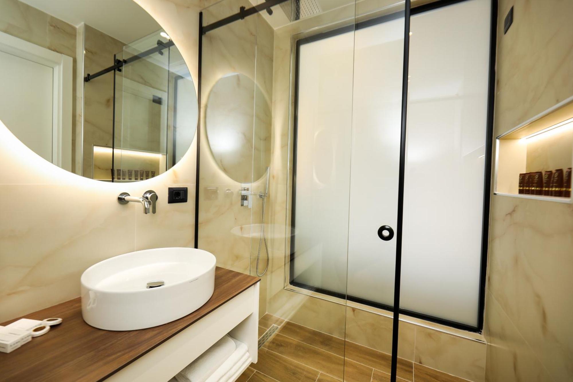 Hotel Adore Vlore Ngoại thất bức ảnh