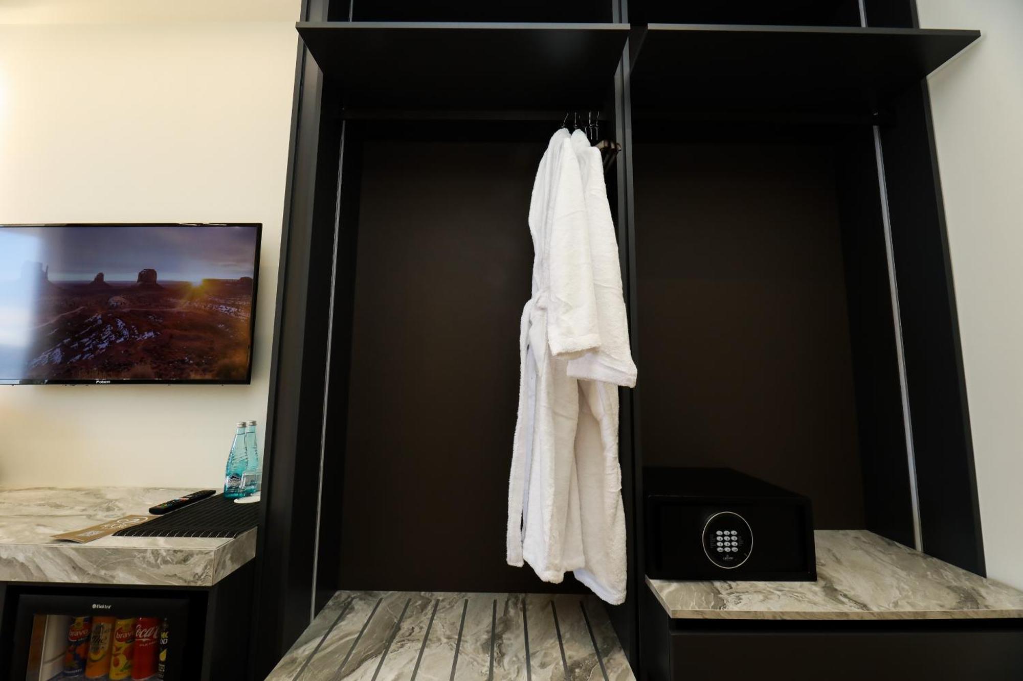 Hotel Adore Vlore Ngoại thất bức ảnh