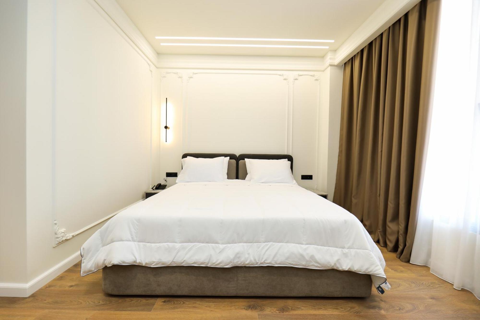 Hotel Adore Vlore Ngoại thất bức ảnh