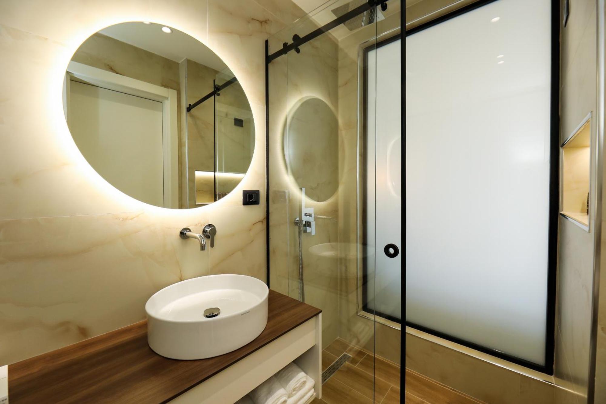 Hotel Adore Vlore Ngoại thất bức ảnh