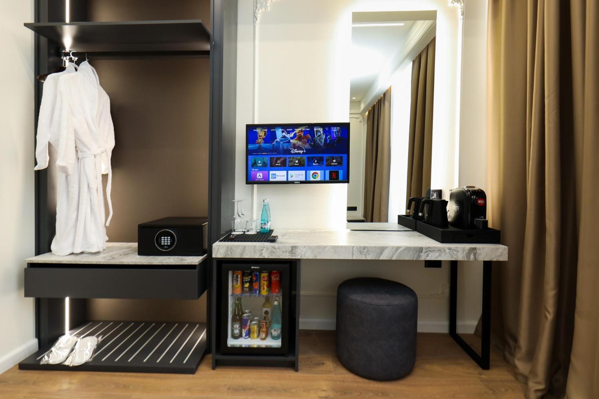 Hotel Adore Vlore Ngoại thất bức ảnh
