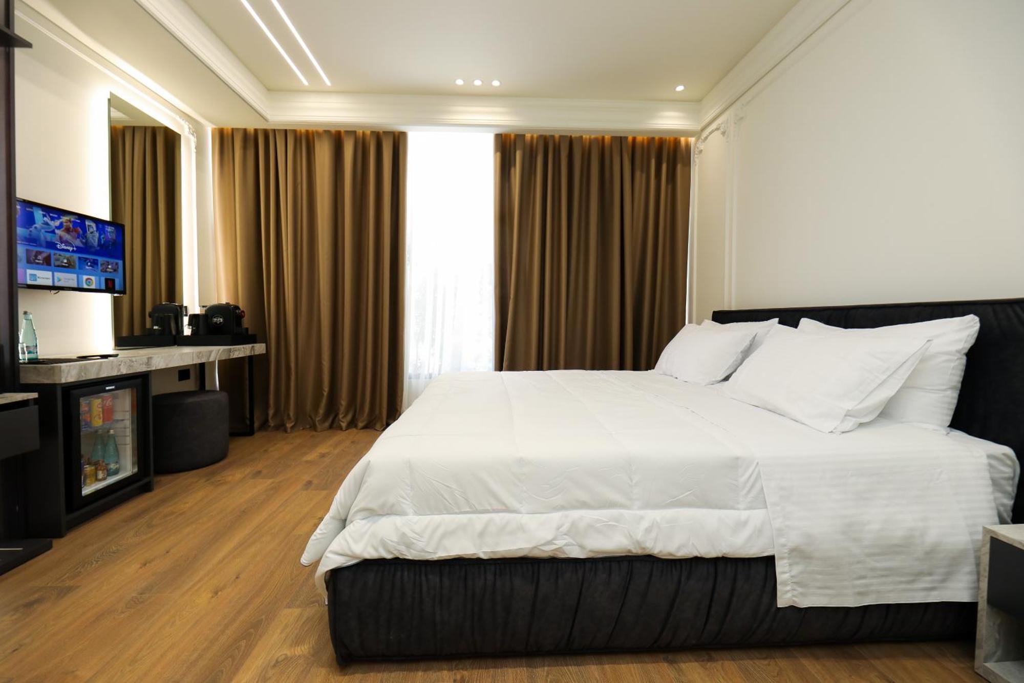 Hotel Adore Vlore Ngoại thất bức ảnh