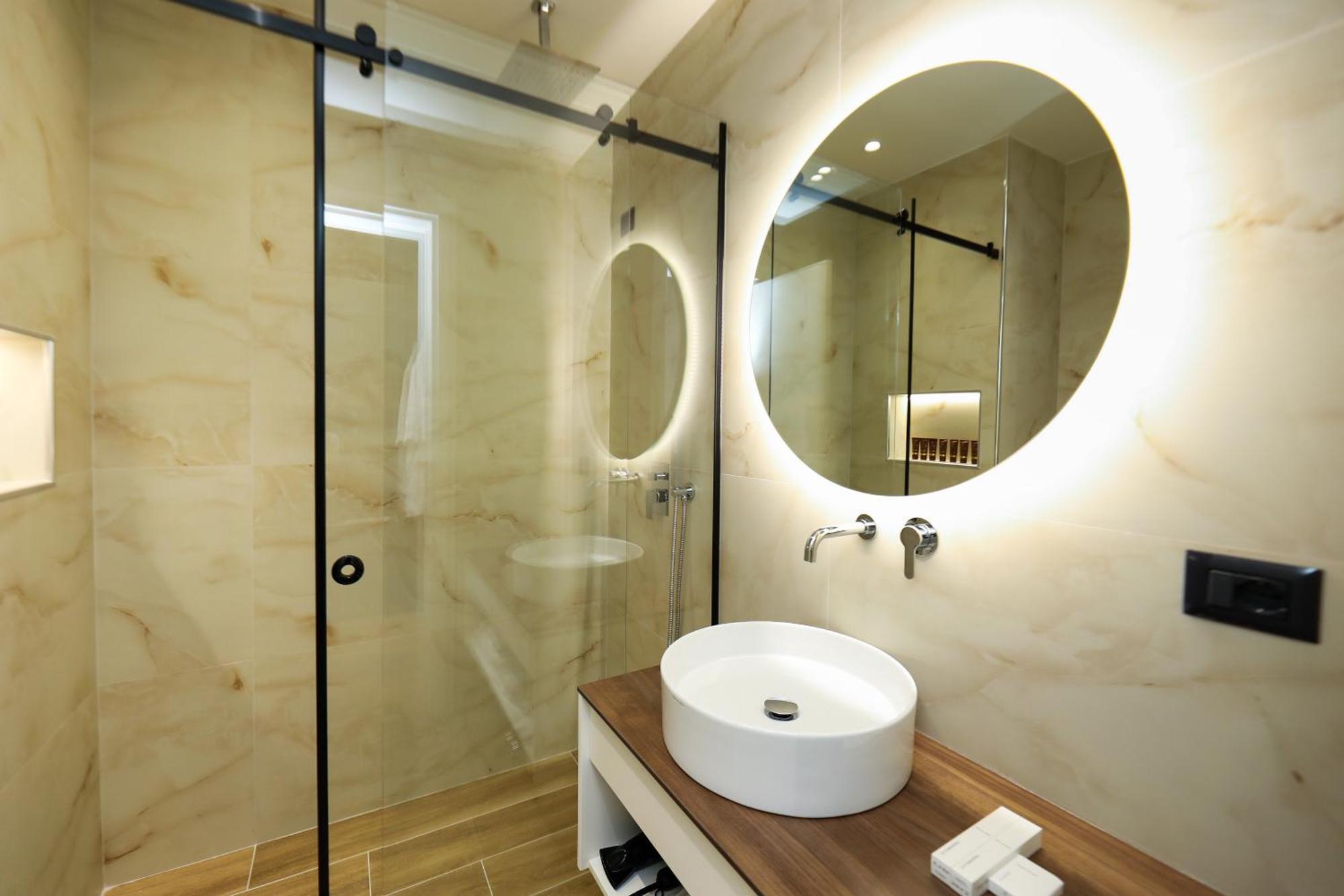 Hotel Adore Vlore Ngoại thất bức ảnh