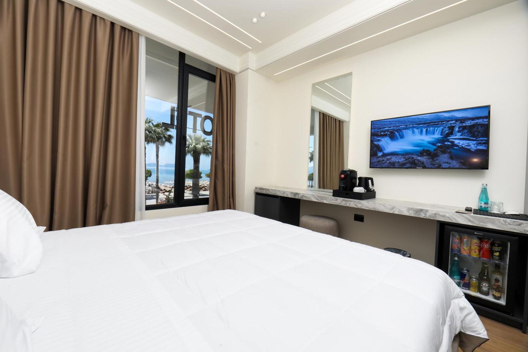 Hotel Adore Vlore Ngoại thất bức ảnh