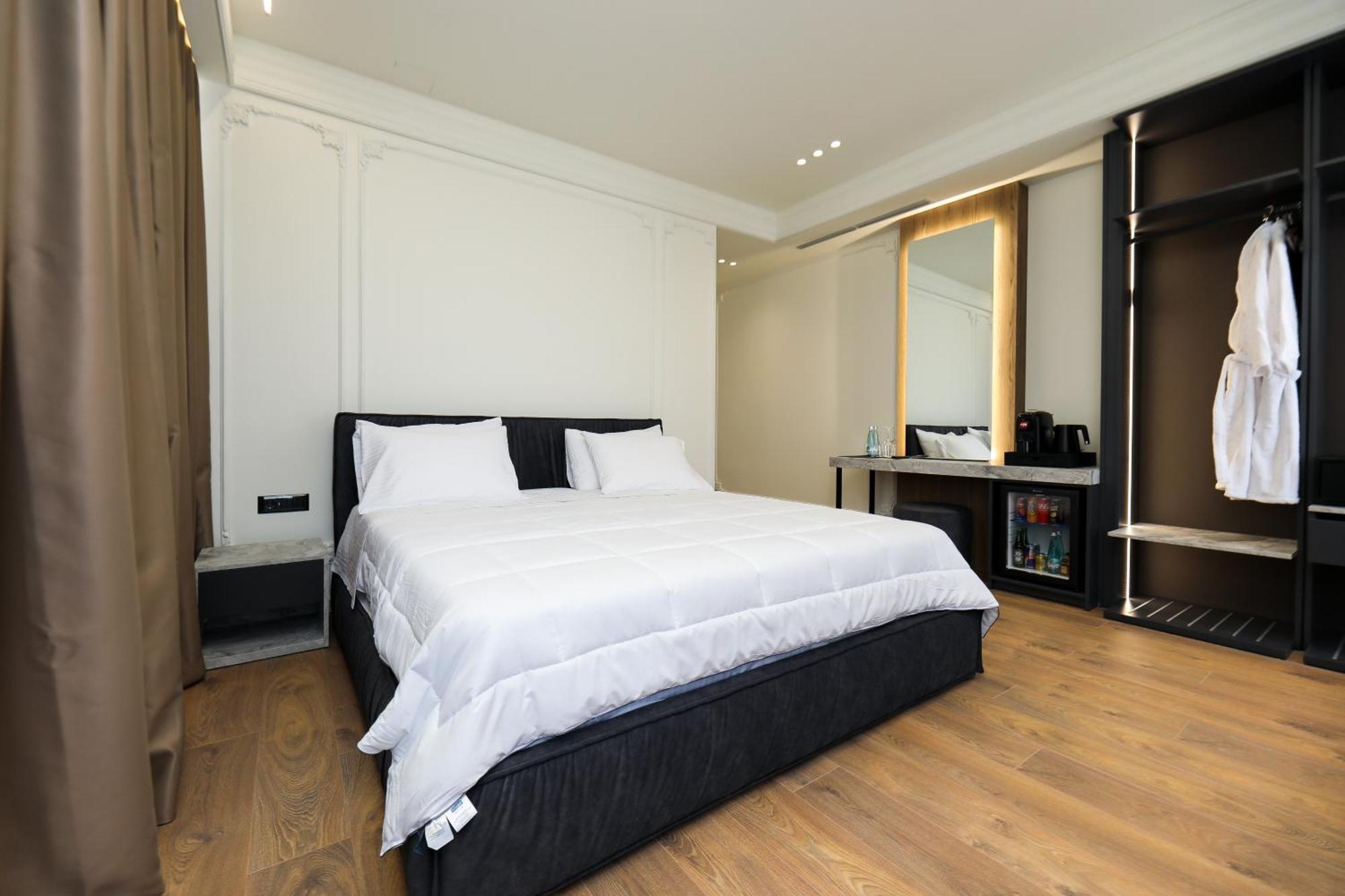 Hotel Adore Vlore Ngoại thất bức ảnh