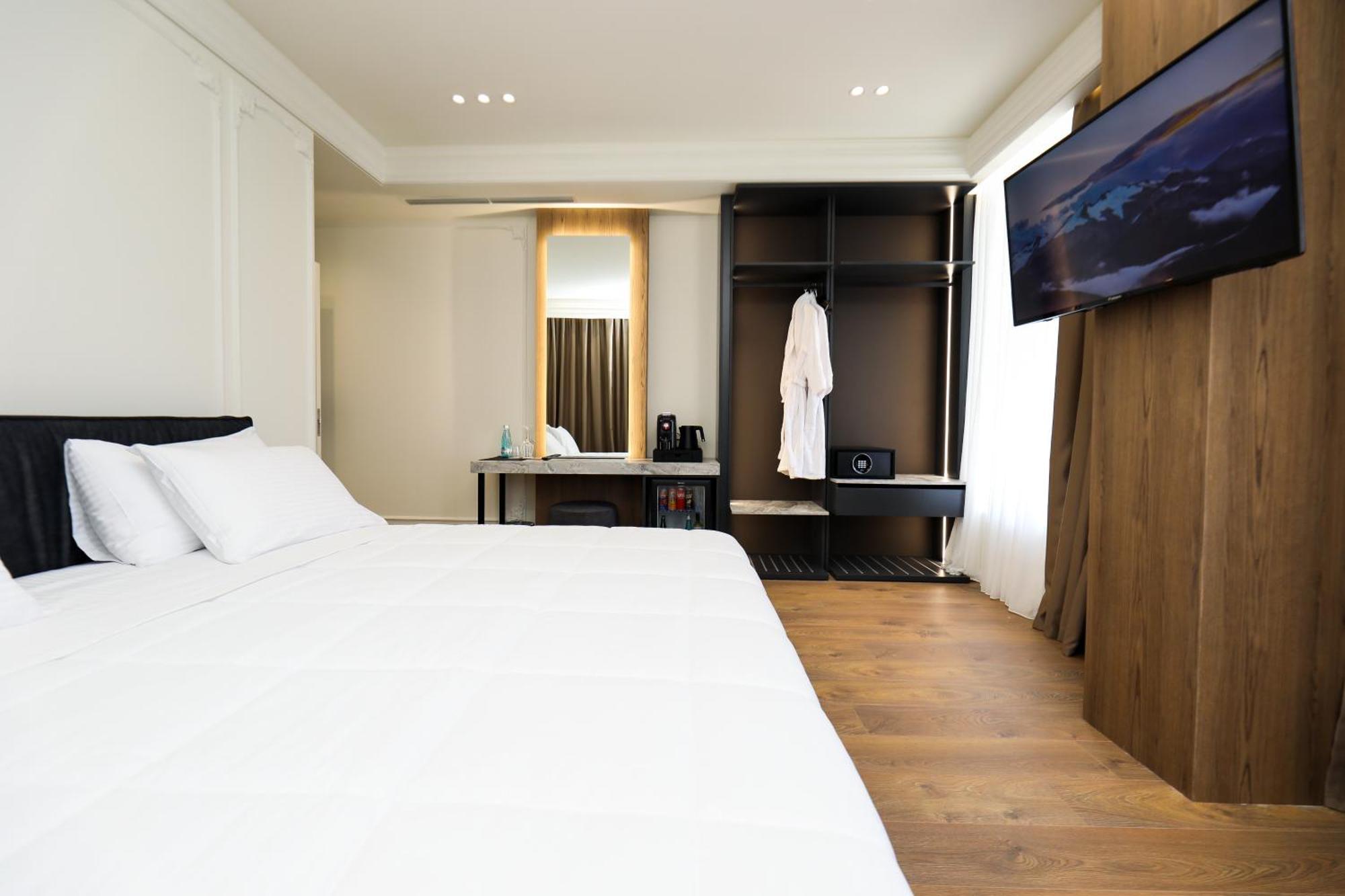 Hotel Adore Vlore Ngoại thất bức ảnh